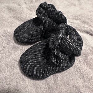Roots Baby Black Pepper Baby Booties Size 0-6 Months NWT